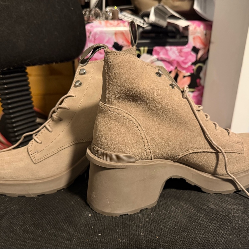 Women’s SOREL Tan Heeled Boots Lace-Up